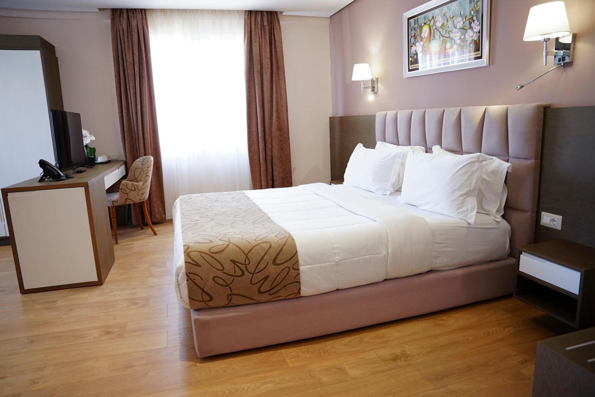 Doanesia Premium Hotel & Spa Тирана Екстериор снимка