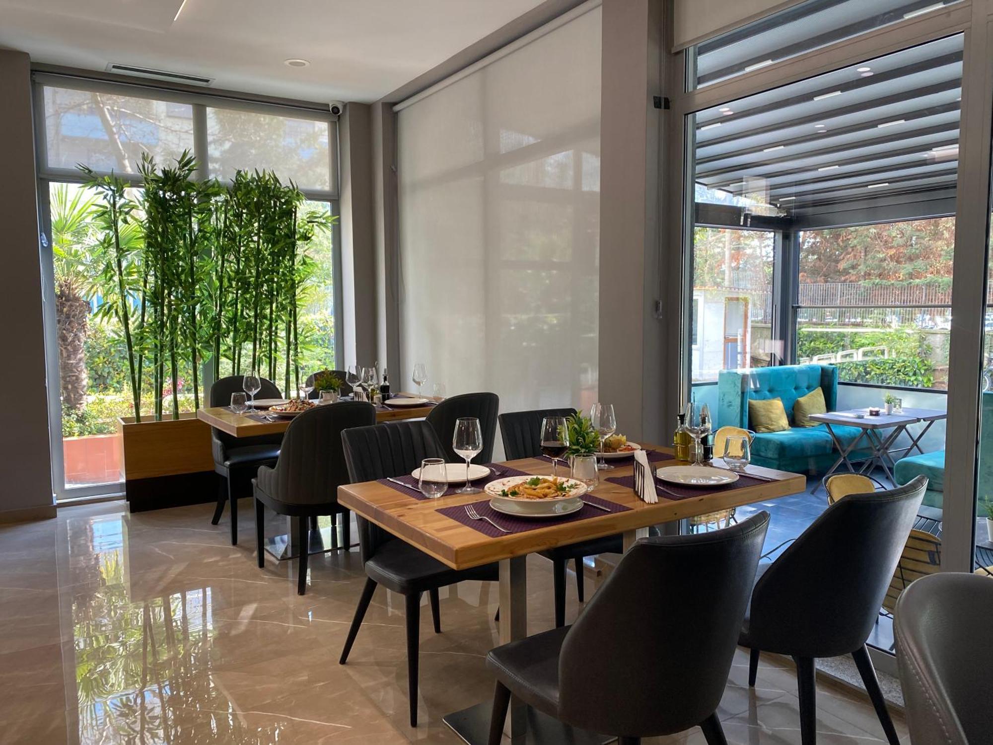 Doanesia Premium Hotel & Spa Тирана Екстериор снимка
