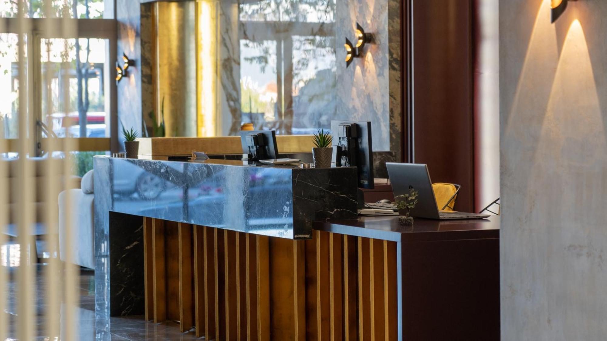 Doanesia Premium Hotel & Spa Тирана Екстериор снимка