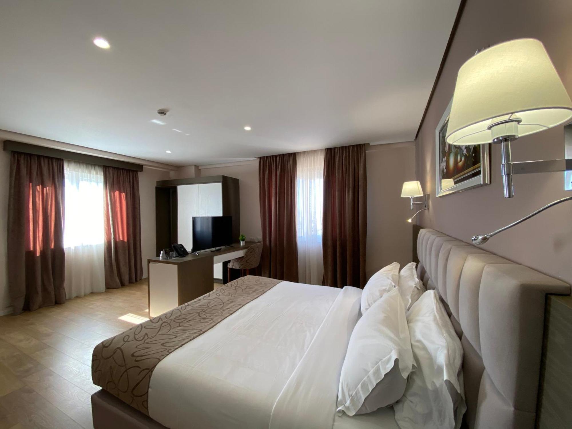 Doanesia Premium Hotel & Spa Тирана Екстериор снимка