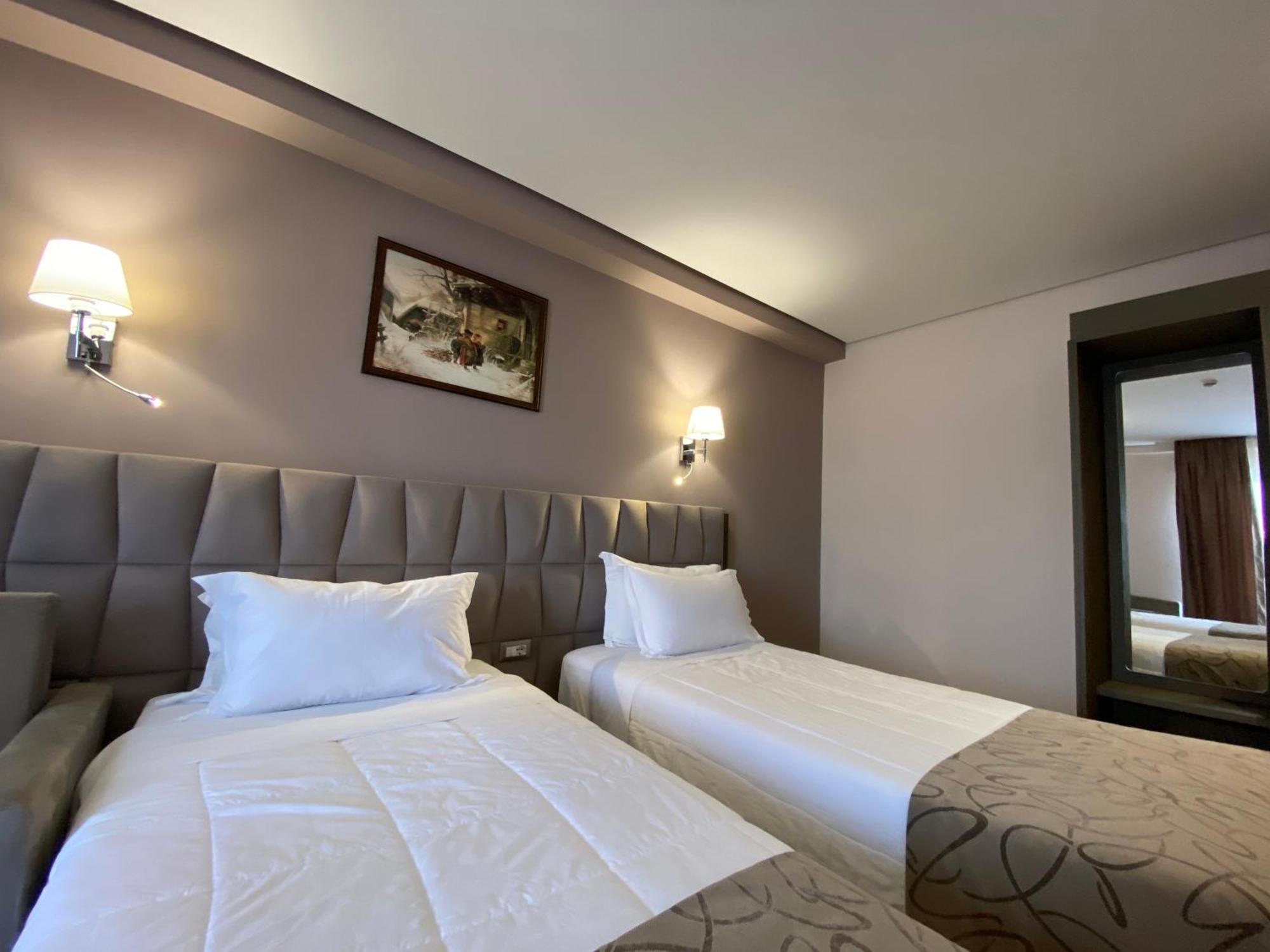 Doanesia Premium Hotel & Spa Тирана Екстериор снимка